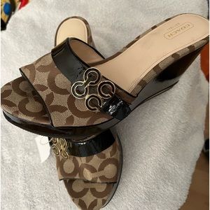 Coach Geri Khaki Brown Signature Wedge Sandal 9B